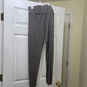 Lou & Grey Black and White Checkered Leggings